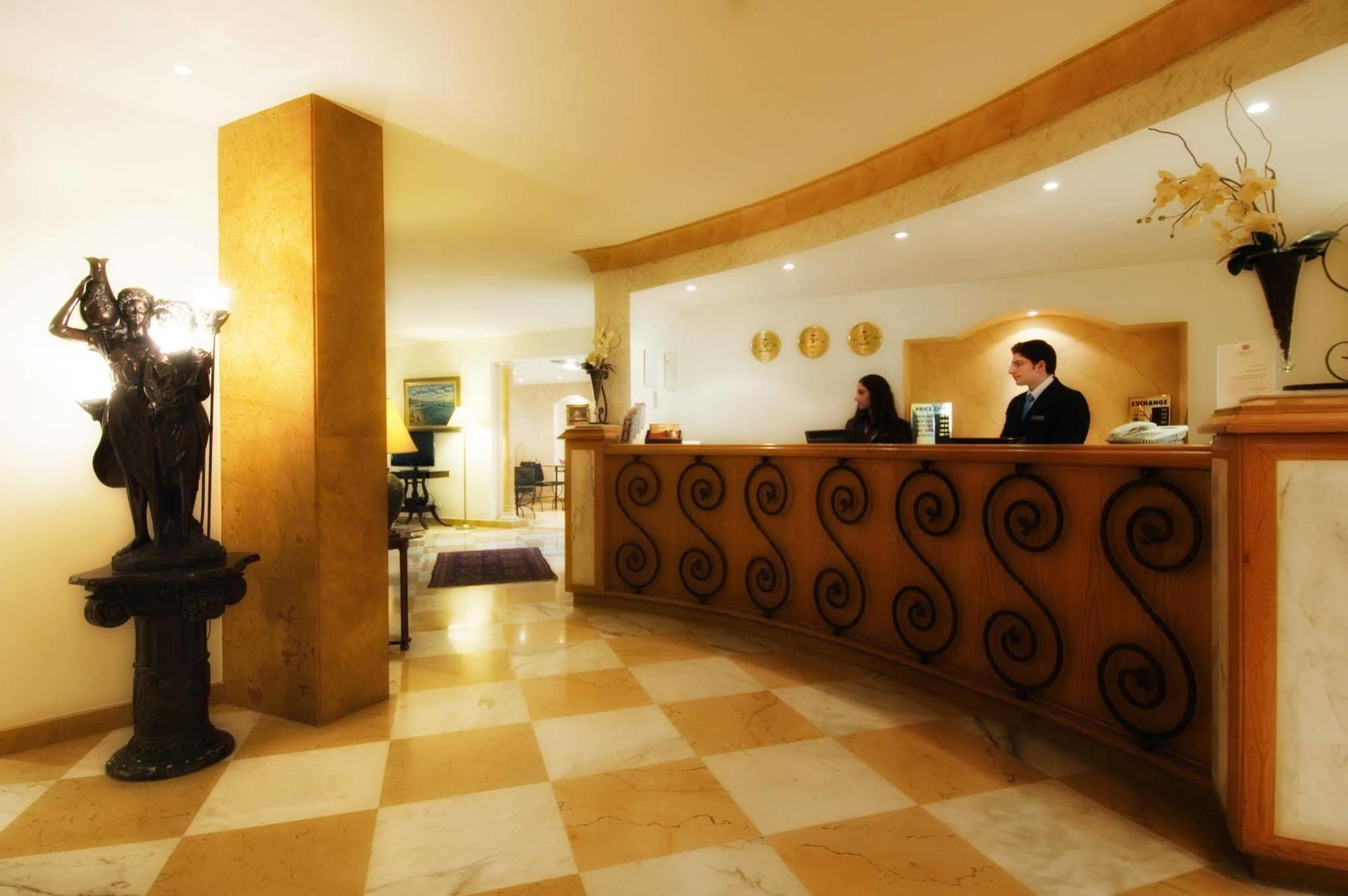 Rawche Universal Apartments Beirut Eksteriør billede